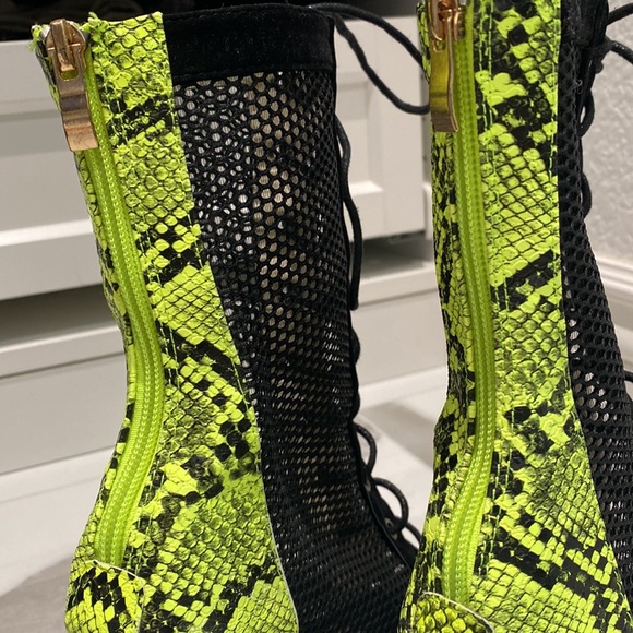 Sexy snaky heels. Amazing and comfortable. Width can be adjusted due to lacing - Picture 3 of 3